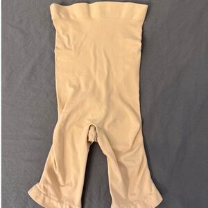 NWT SKIMS Seamless Sculpt High Waisted Above The Knee Short Size S